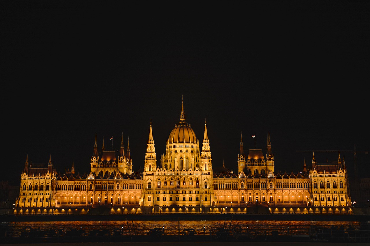 Parliament Building Illuminated  - bubbiomarco / Pixabay