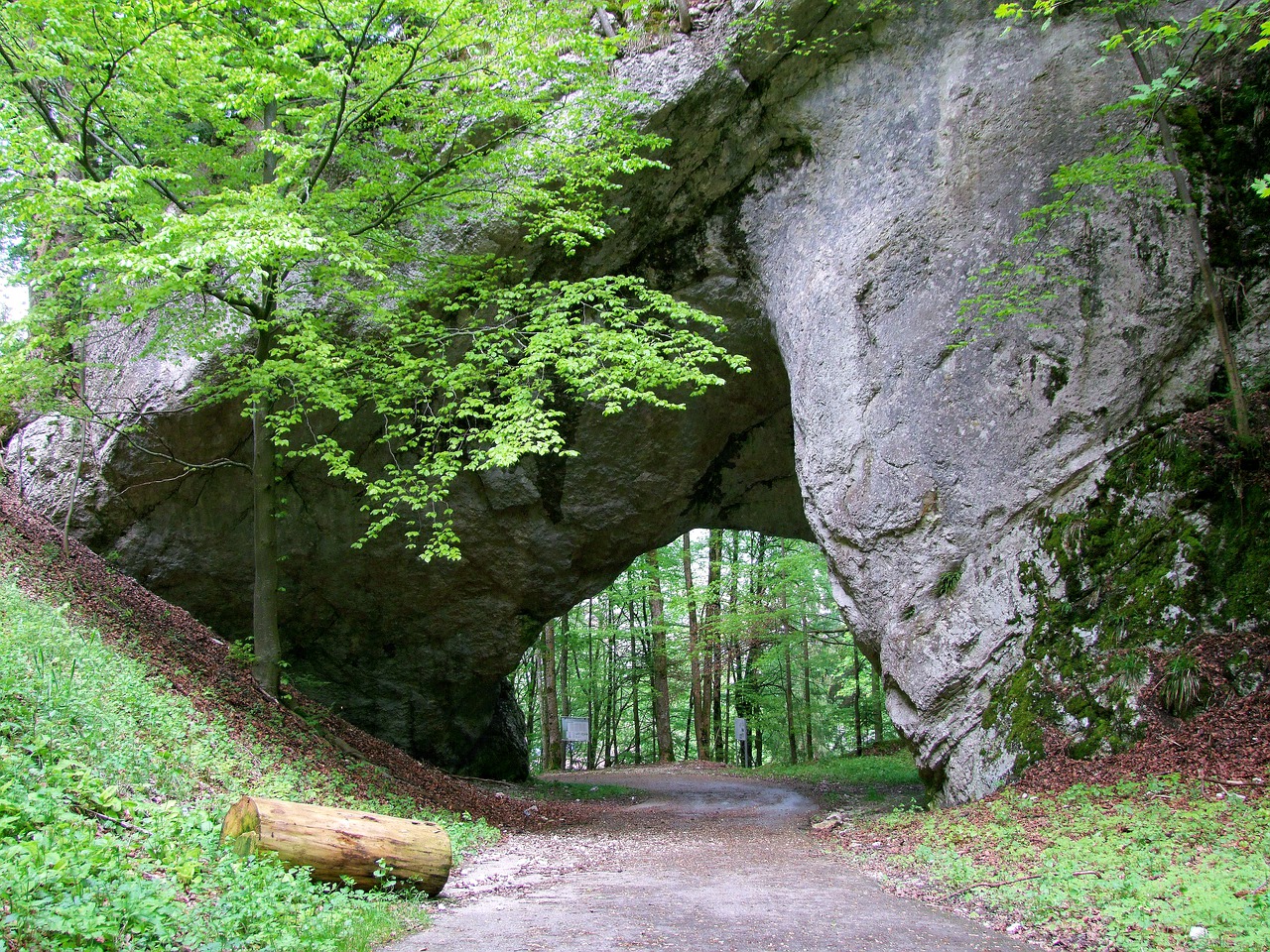 Passageway Stone Cliff Roman Era  - Elstef / Pixabay