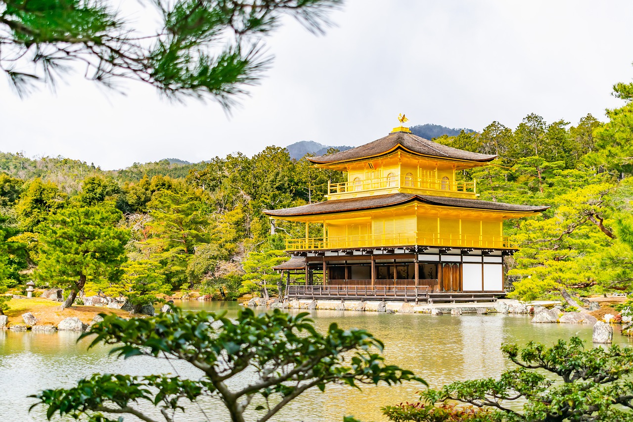 Pavilion Lake Pagoda Trees  - runextreme / Pixabay