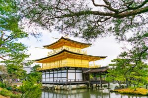 Pavilion Lake Pagoda Trees  - runextreme / Pixabay