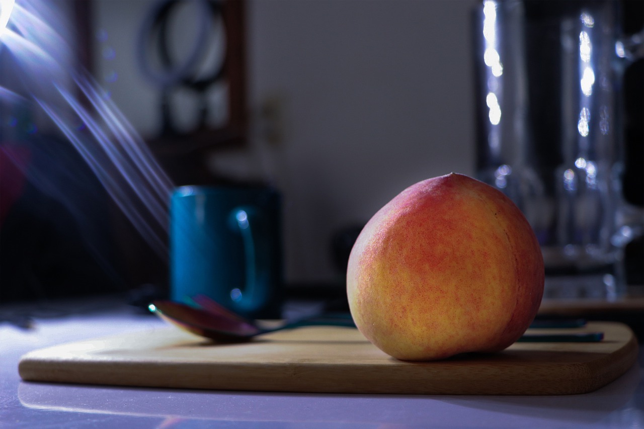Peach Fruit Ripe Sweet  - wonderlandwoo / Pixabay