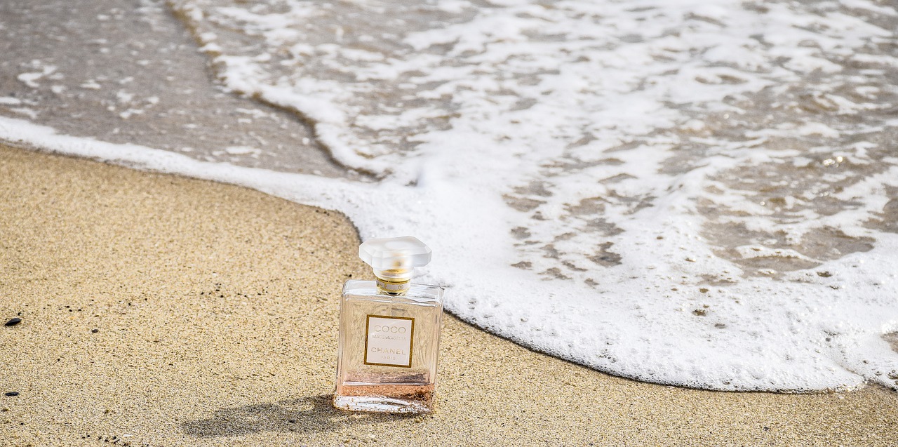 Perfume Bottle Sand Waves Sea  - an_photos / Pixabay