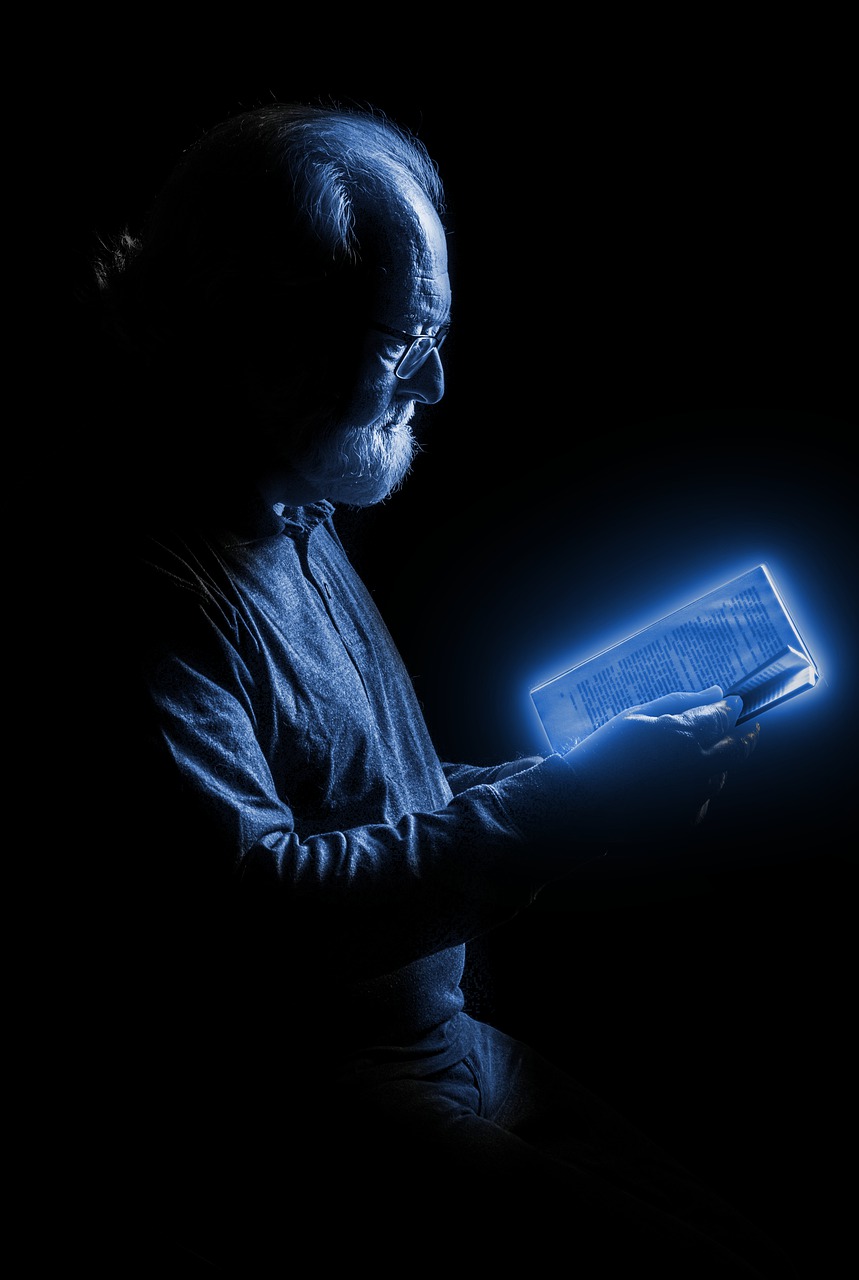 Phone Wallpaper Reading Man Glow  - Decster1 / Pixabay