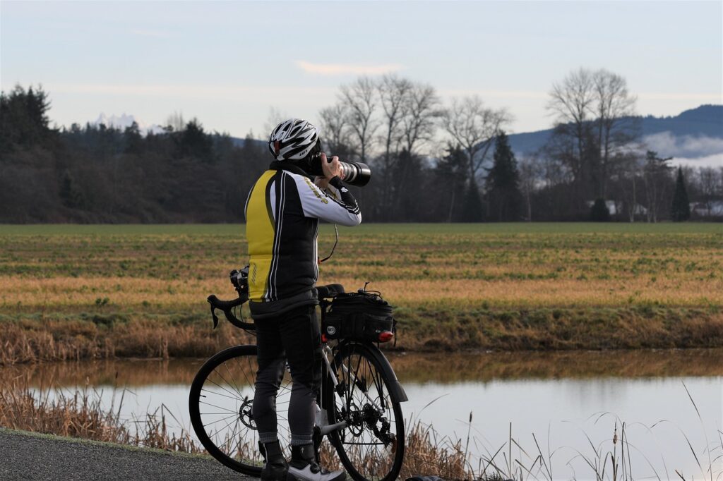 Photographer Camera Cyclist Bicycle  - Veronika_Andrews / Pixabay