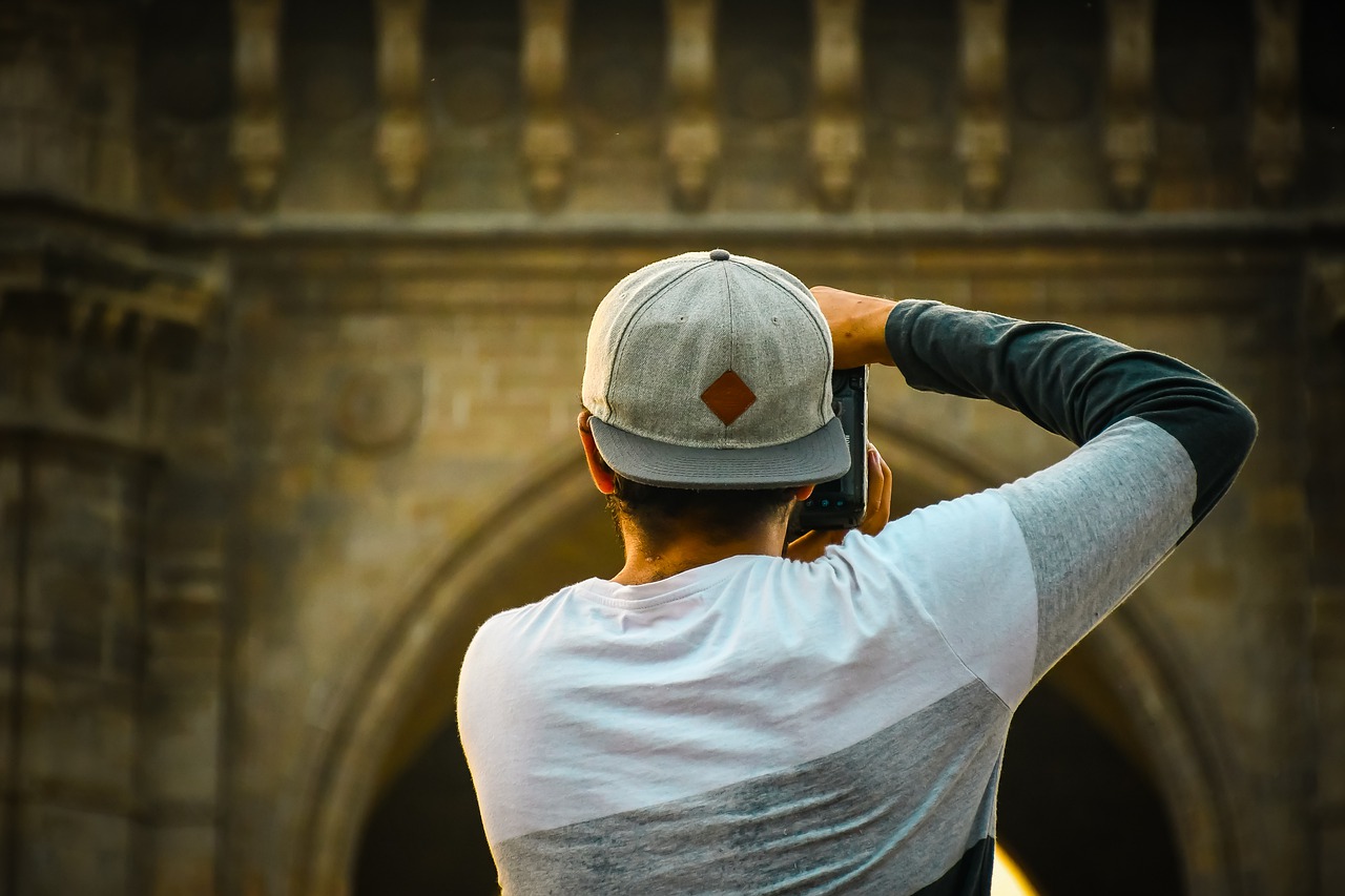 Photographer Man Back Photographing - ibrahimpoonawala553 / Pixabay