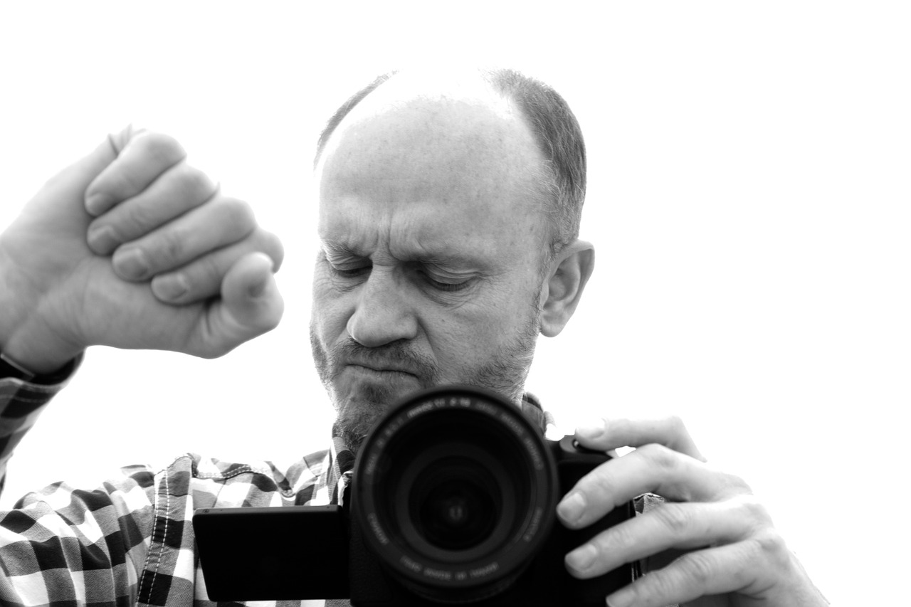 Photographer Man Hand Characters  - 422737 / Pixabay