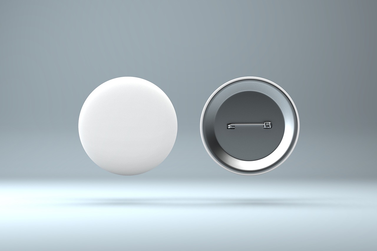 Pin Badge Button Pin Badge D  - Mediamodifier / Pixabay