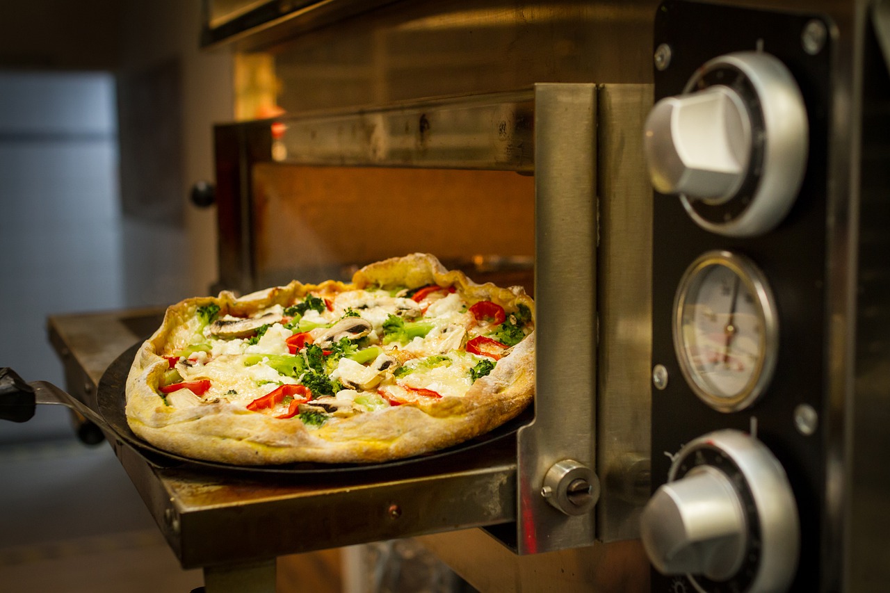 Pizza Pizza Oven Cook Italian  - Berthold_Photography / Pixabay