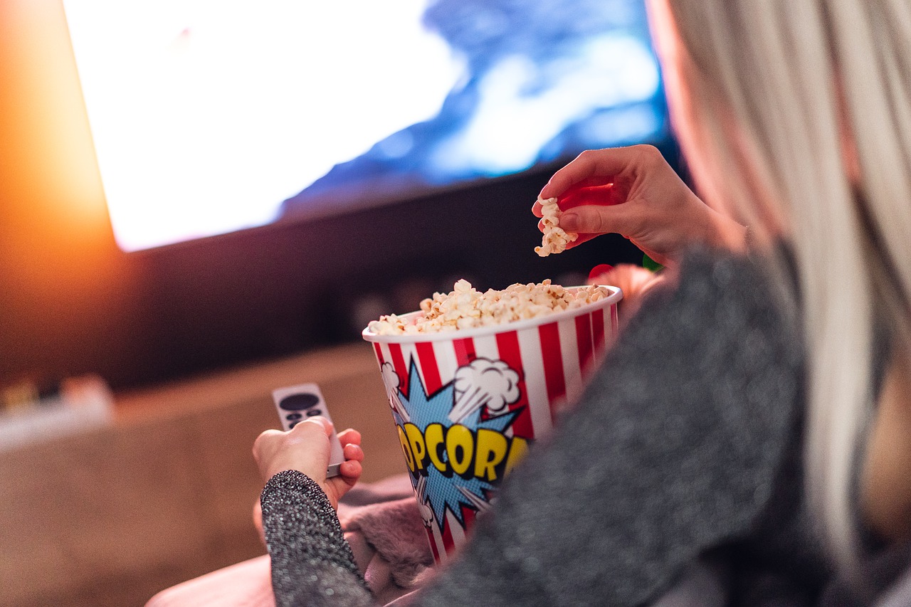 Popcorn Girl Food Eating Watching  - yousafbhutta / Pixabay