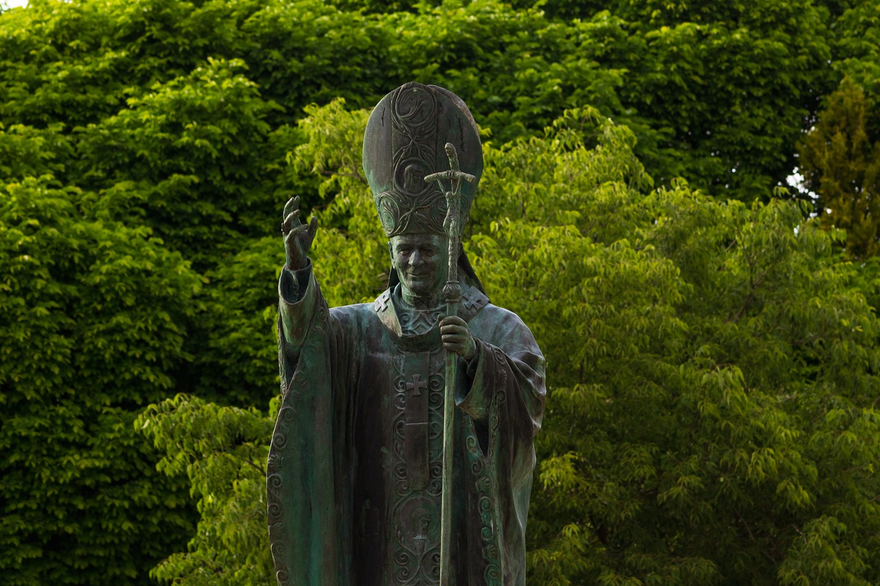 Pope Statue Religion Catholic  - stefanoocomo / Pixabay