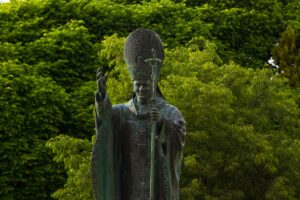 Pope Statue Religion Catholic  - stefanoocomo / Pixabay