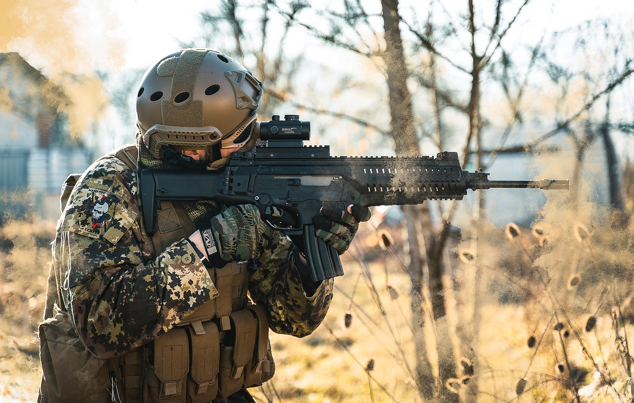 Portrait Gun Soldier Army Weapon  - dennistrevisanph / Pixabay