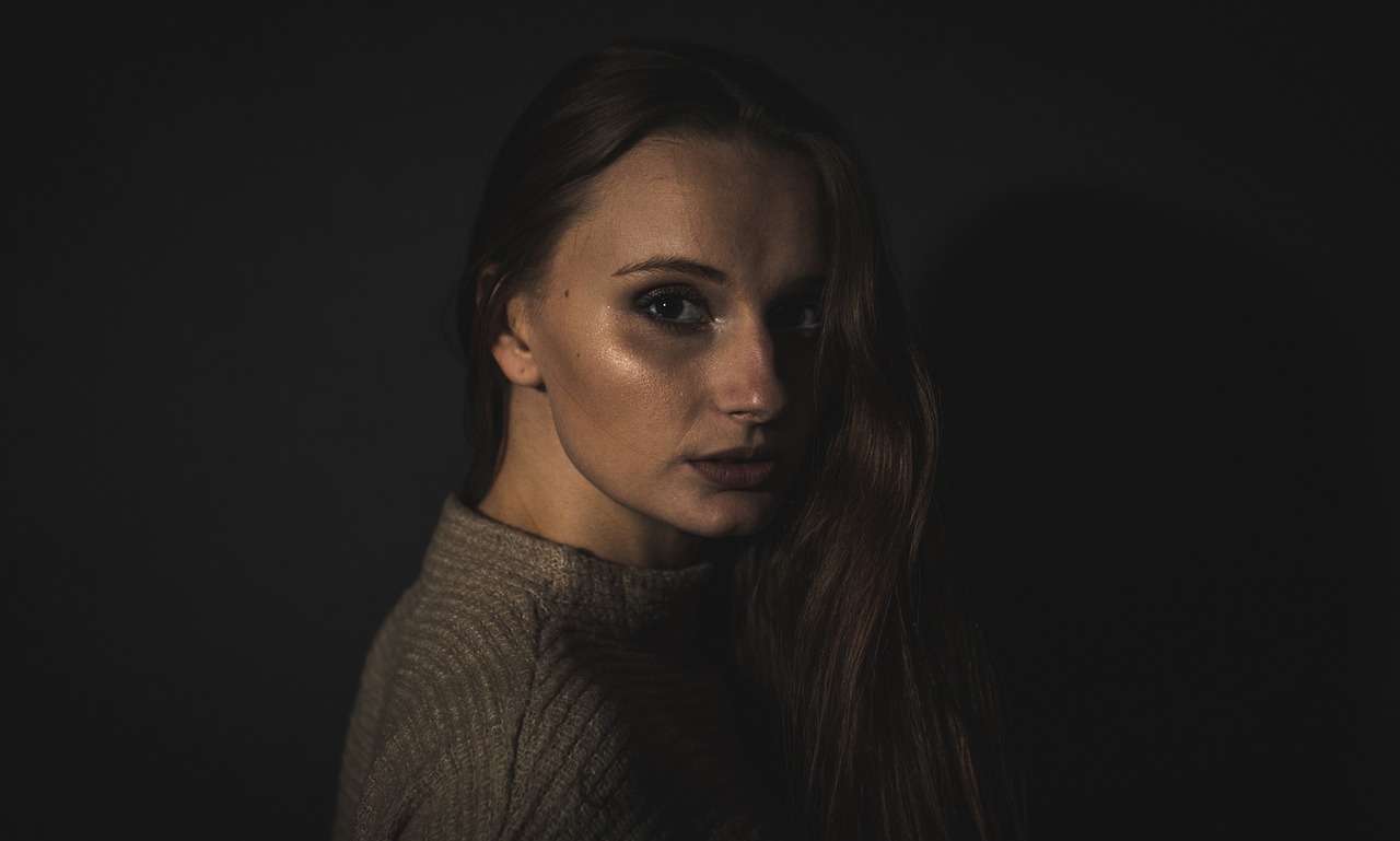 Portrait Model Girl Female  - prinzesskathrin / Pixabay
