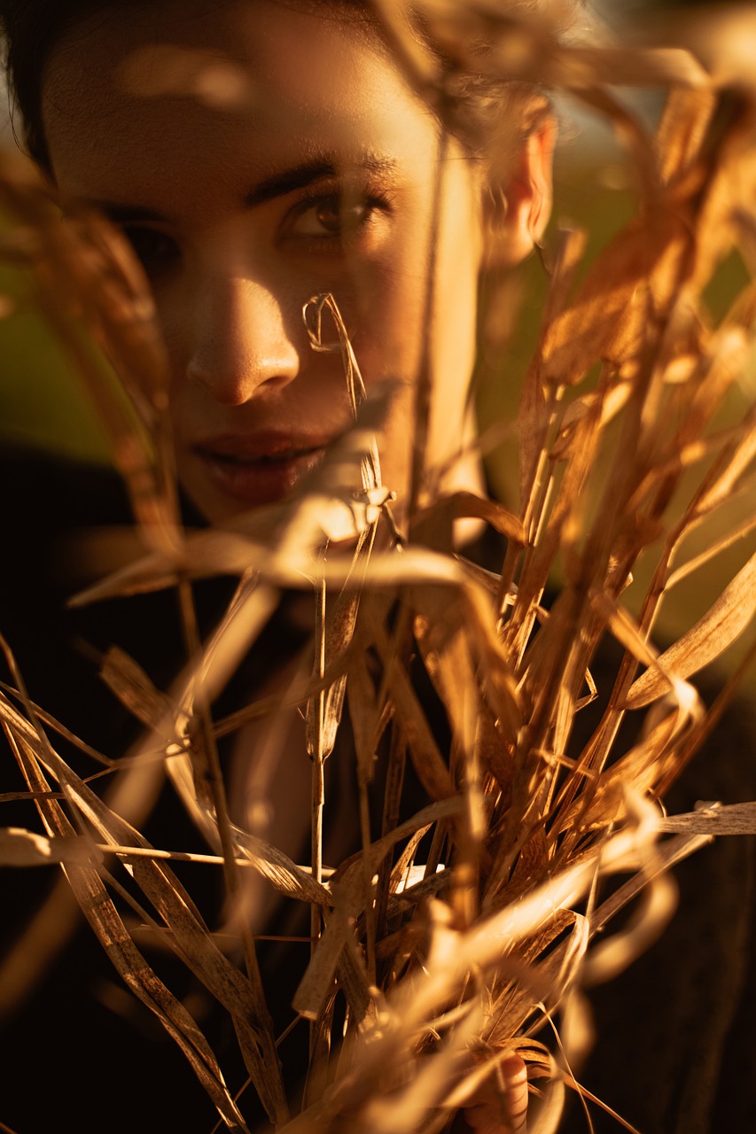 Portrait Woman Dried Flowers Girl  - themishchenko / Pixabay