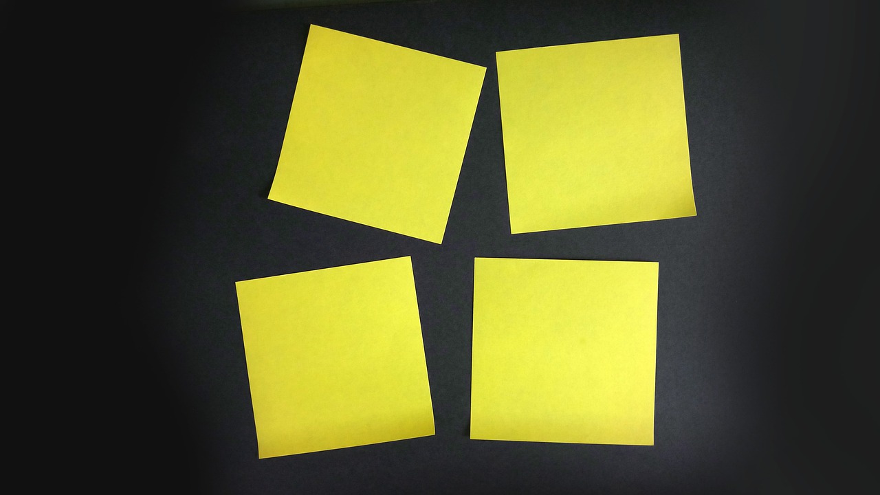 Post Its Notes Sticky Notes  - ChristophMeinersmann / Pixabay