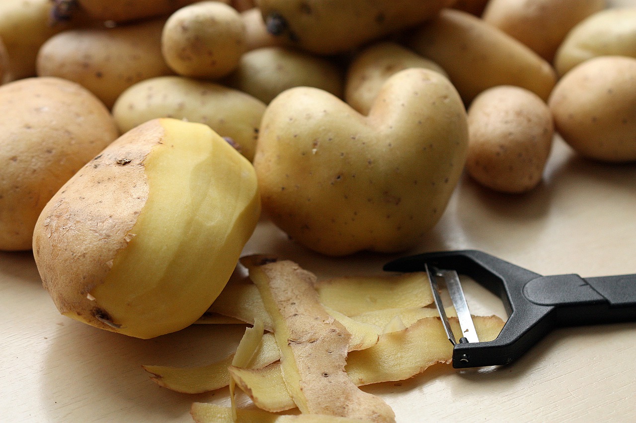 Potatoes Peel Peeler Potato Peel - Der_Mentor / Pixabay