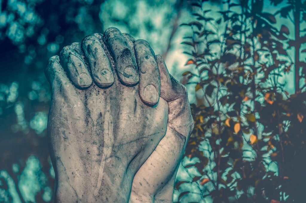 Pray Hands Praying Hands Sculpture  - Couleur / Pixabay