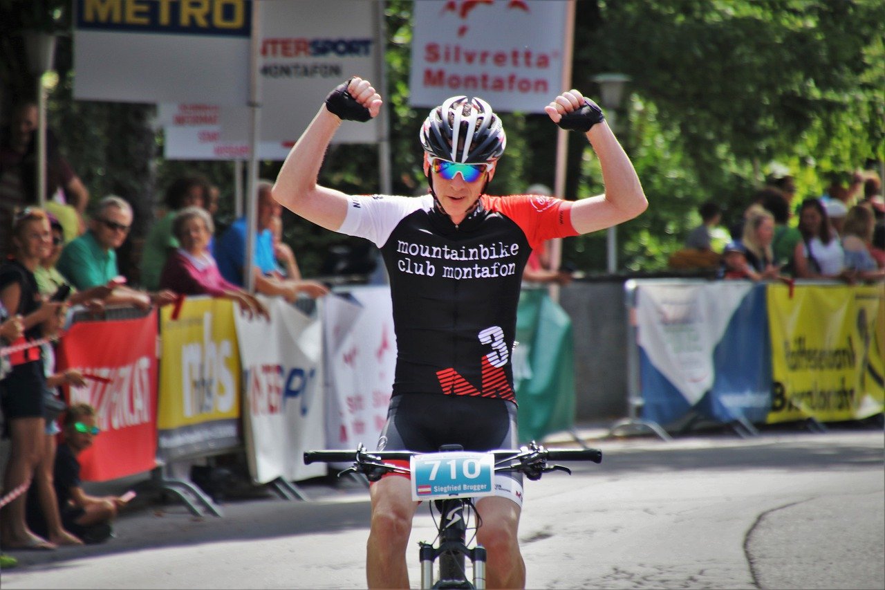 Professional Road Racing Cyclist  - pasja1000 / Pixabay
