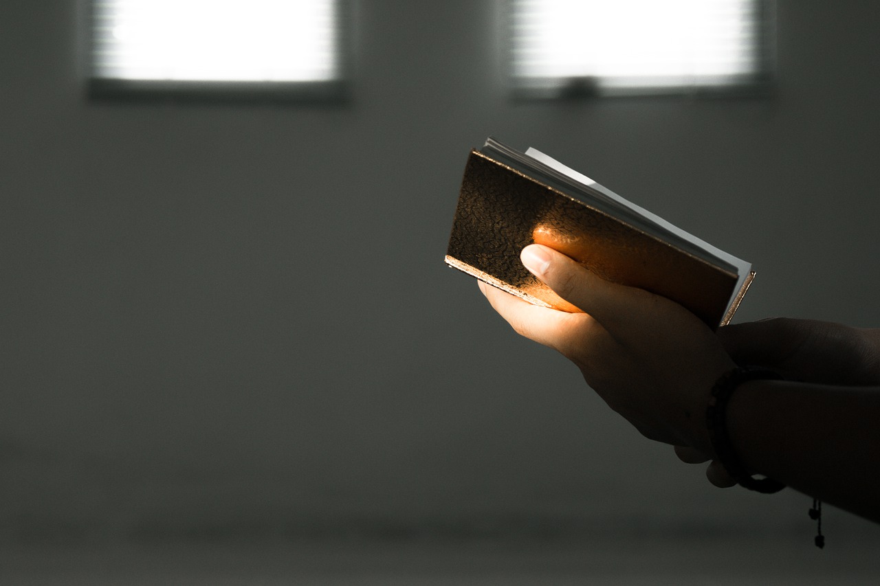 Quran Religion Islam Holy Scripture - iqbalnuril / Pixabay