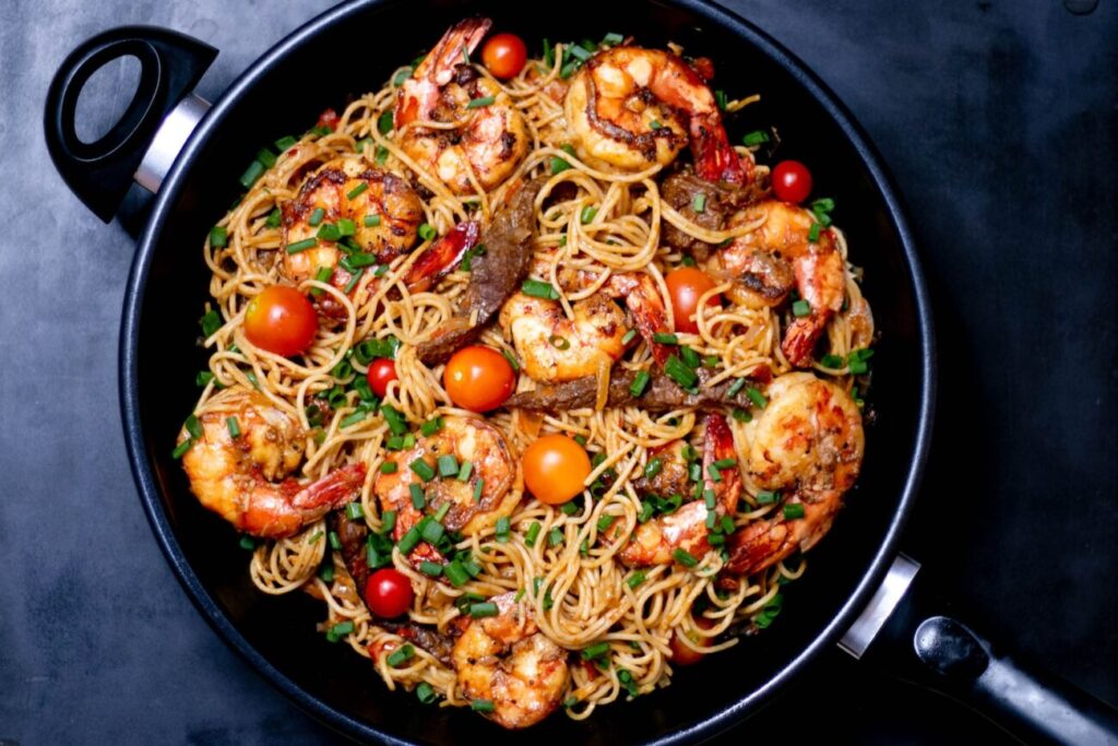 cooked noodles with shrimps
