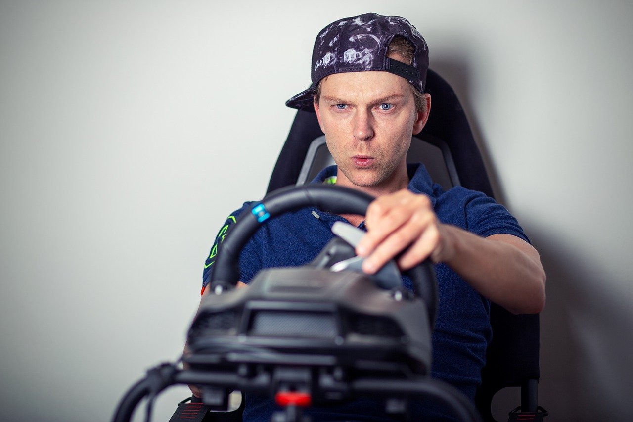 Racing Game Gamer Car Competition  - Sammy-Williams / Pixabay