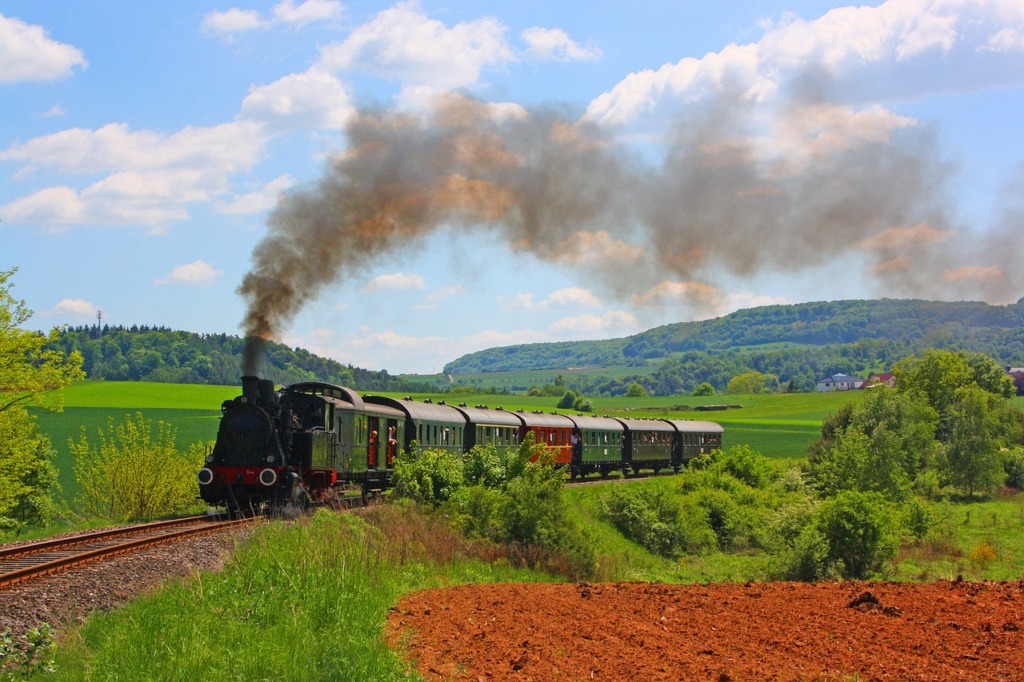 Railroad Train Steam Train  - GuentherDillingen / Pixabay