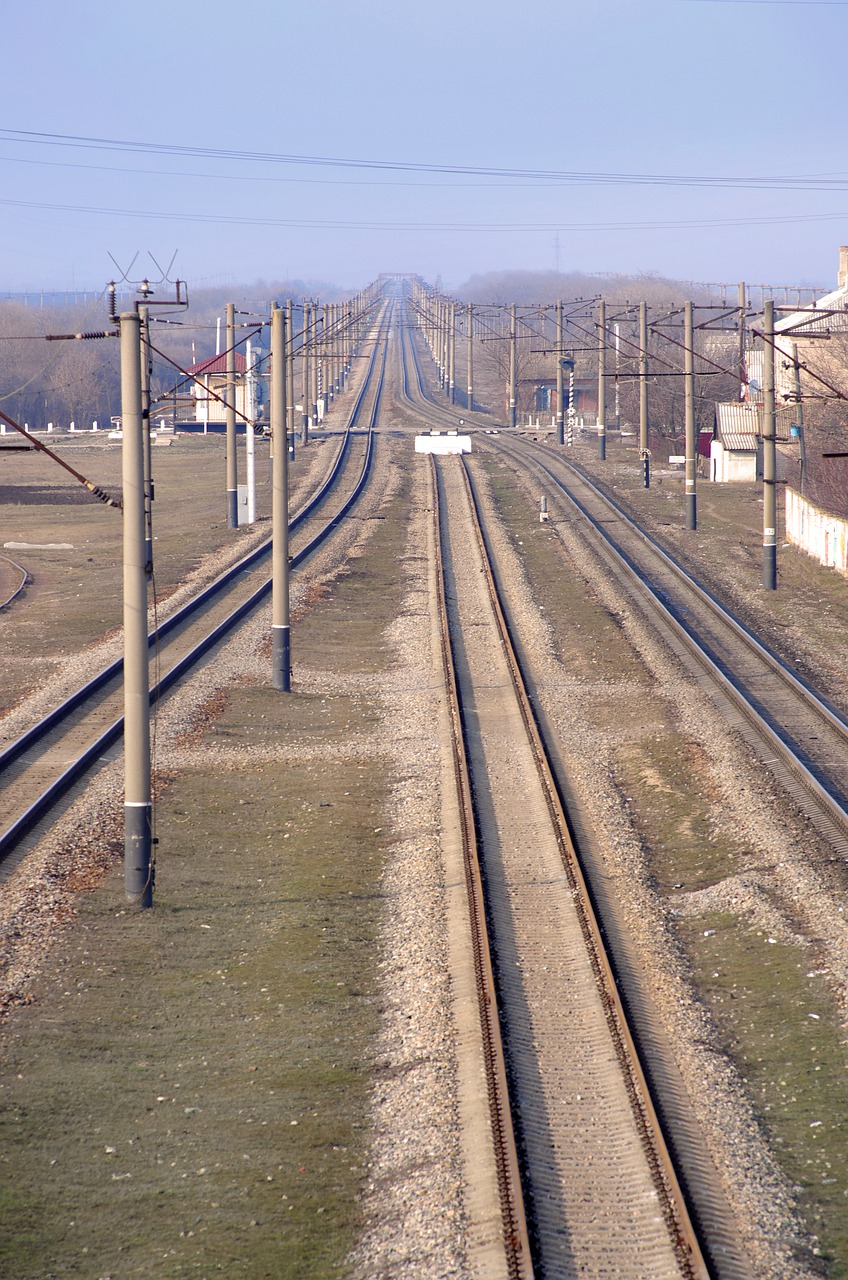 Railway Road Urban Rail Transport  - EugeniaAnishyna / Pixabay