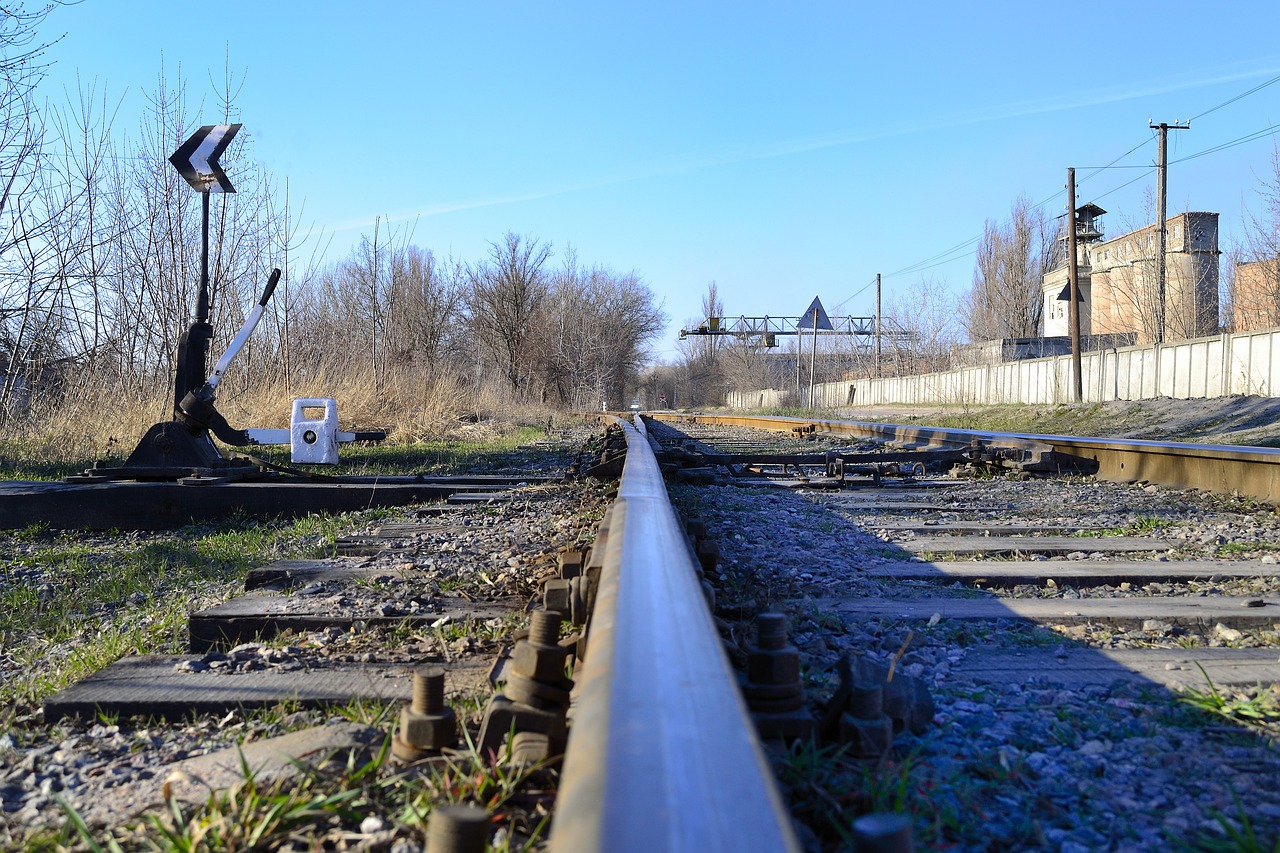 Railway Train Transport Travel - Igor2008 / Pixabay
