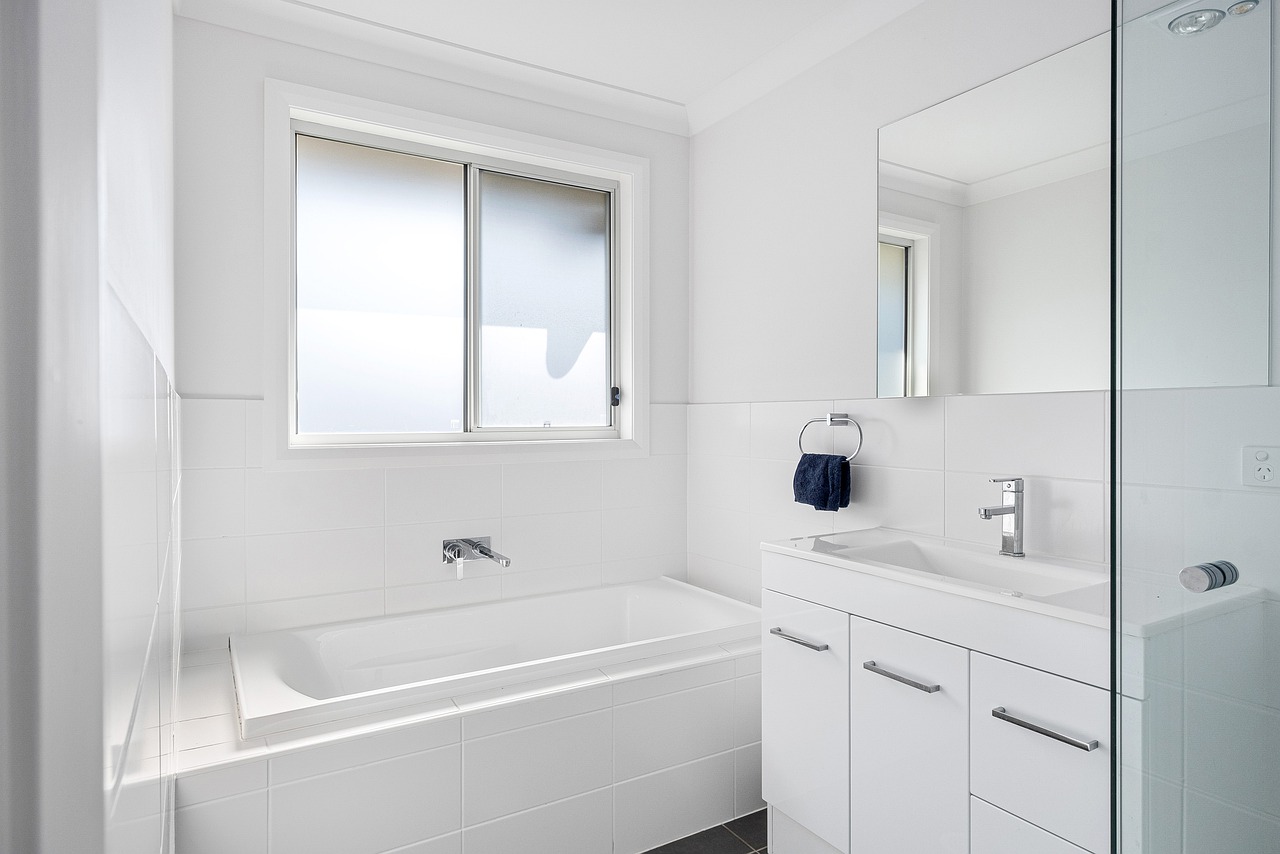 Real Estate Interior Bath Room  - Lisaphotos195 / Pixabay