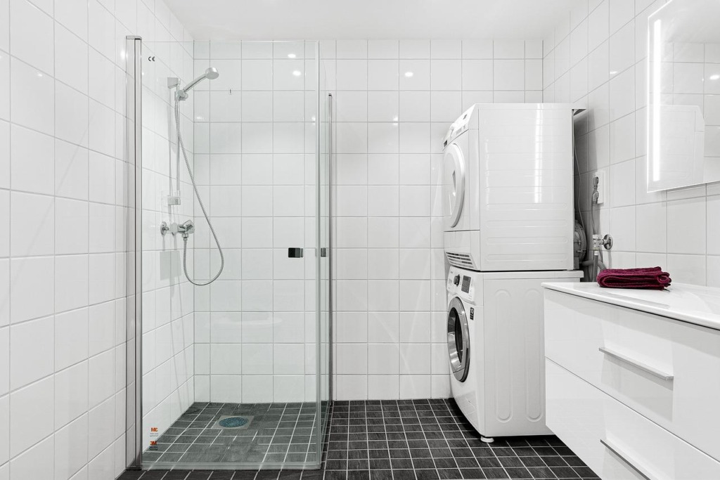 Real Estate Interior Bath Room  - Lisaphotos195 / Pixabay