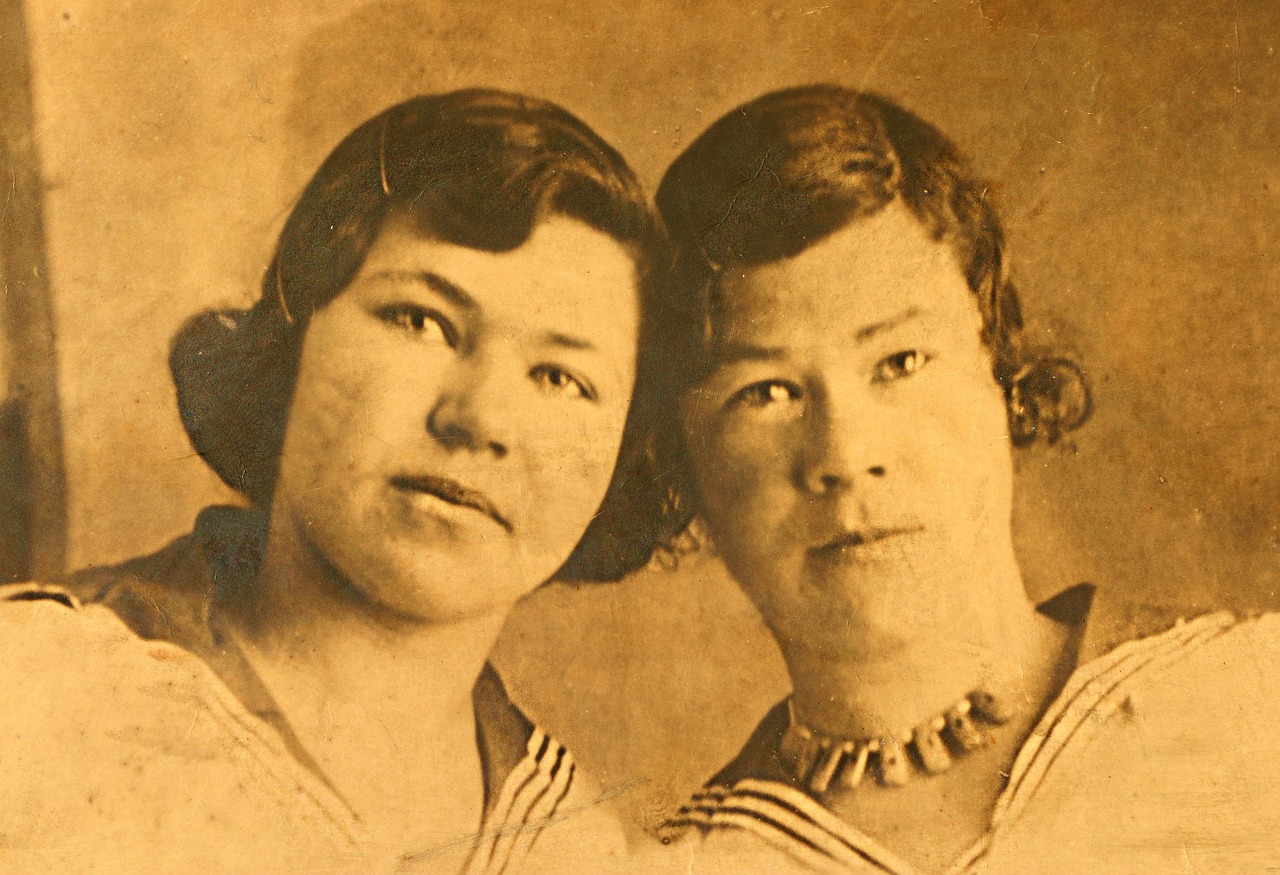 Retro Vintage Old Girls Generation  - klimkin / Pixabay