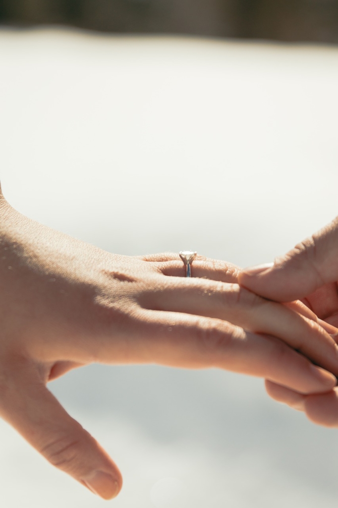Ring Engagement Hands  - sunnysoleildream / Pixabay