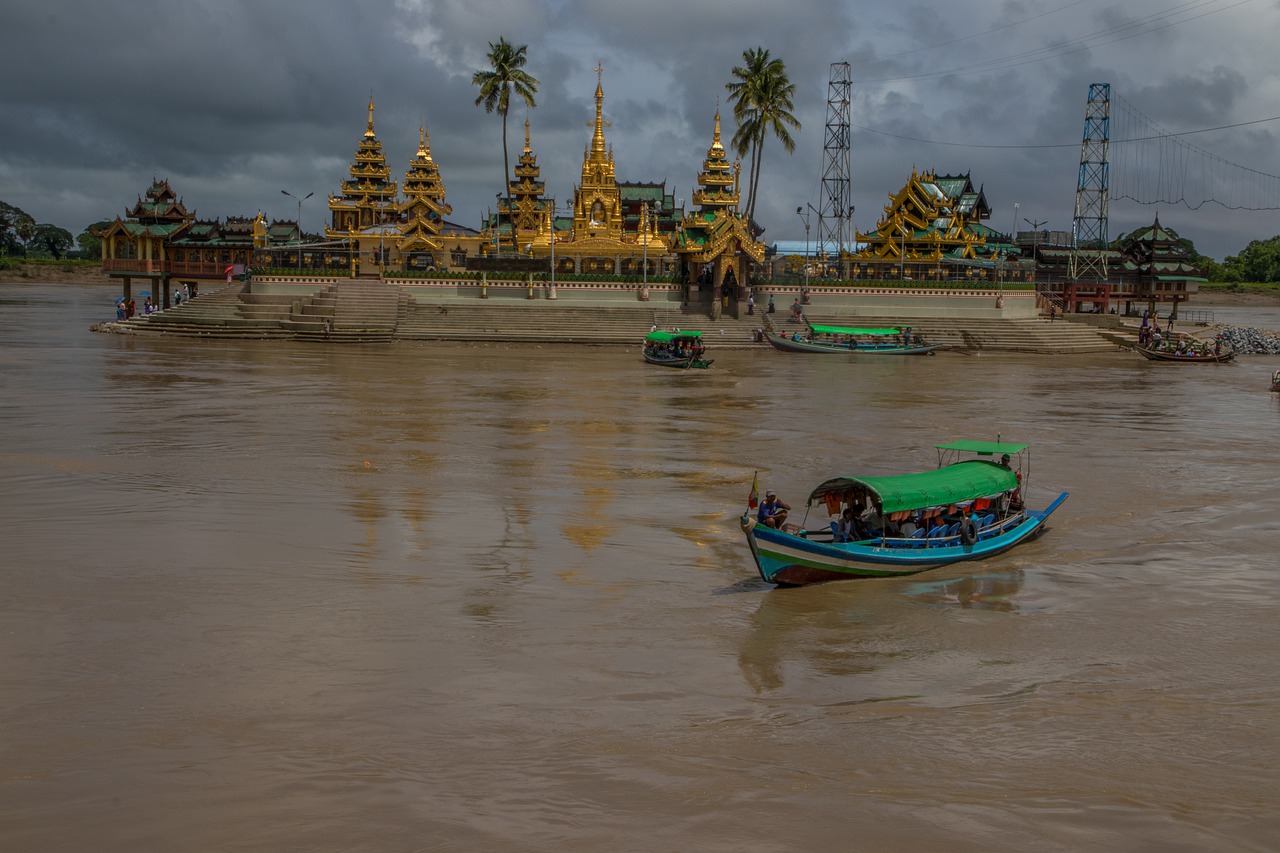River Boat Building Pagoda Temple  - Thailand_becausewecan / Pixabay