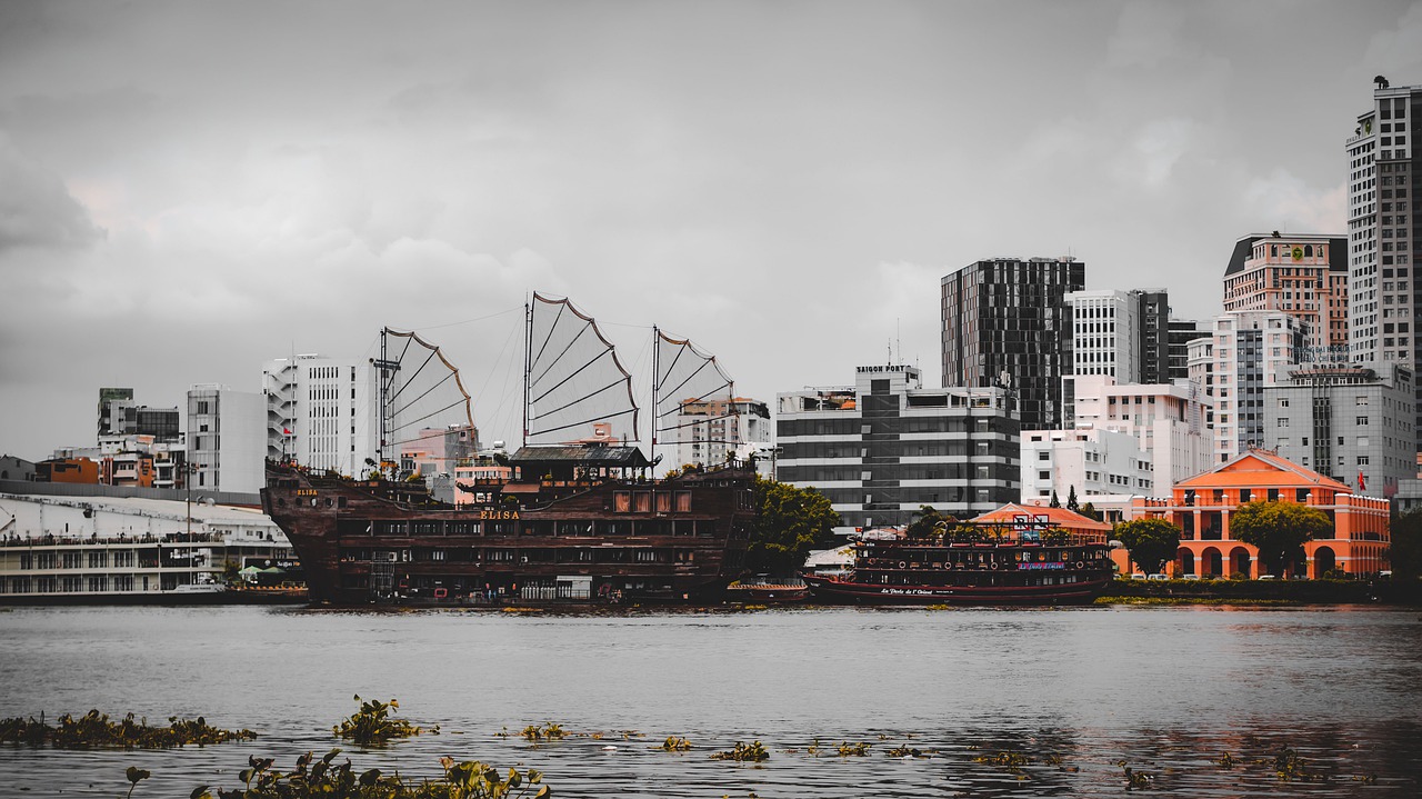 River Boat Country Saigon Boating  - PillyNG / Pixabay