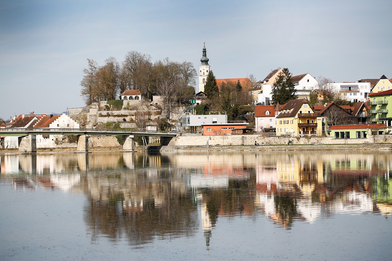 River Bridge Town Buildings - schauhi / Pixabay