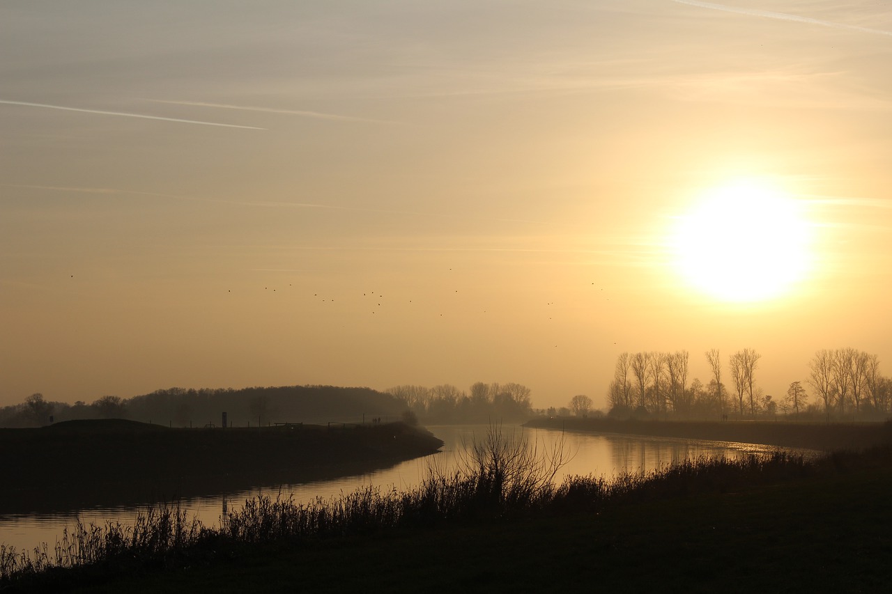 River Hunte Winter Sunrise Hunte - PLAUL / Pixabay