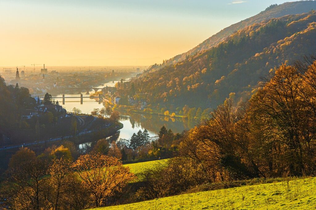River Mountains Autumn Trees Hills  - Heidelbergerin / Pixabay