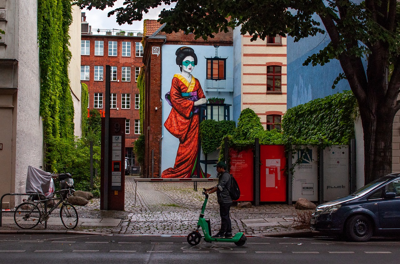 Road City Graffiti Mural House  - wal_172619 / Pixabay