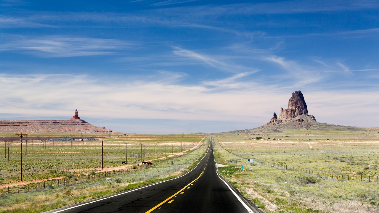 Road Field Monument Valley  - TobiasBrunner / Pixabay