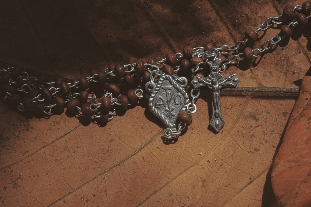 Rosary Jesus Cross Crucifix Christ  - CharlVera / Pixabay