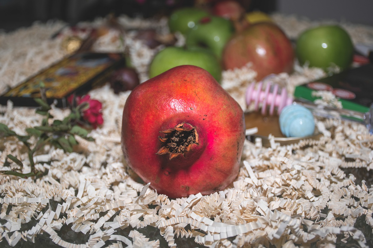 Rosh Hashanah Jewish Tradition  - Ri_Ya / Pixabay