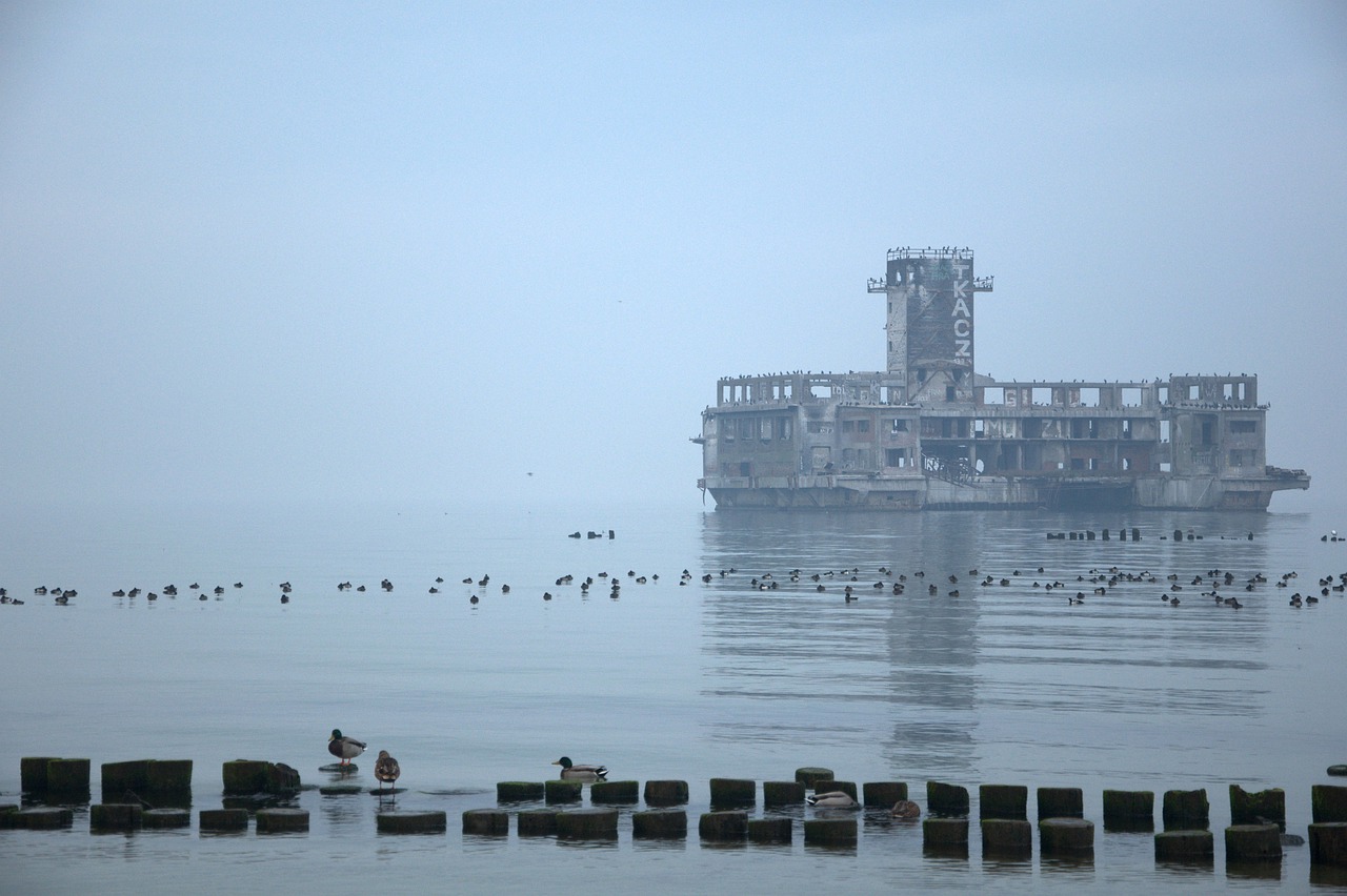 Ruins Building Structure Sea Ocean  - oohajo / Pixabay