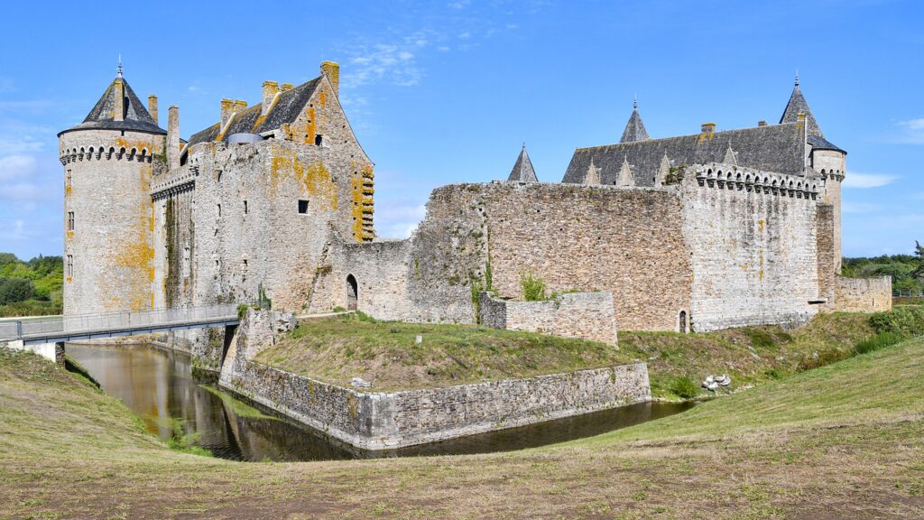 Ruins Castle Fortress Citadel  - christels / Pixabay