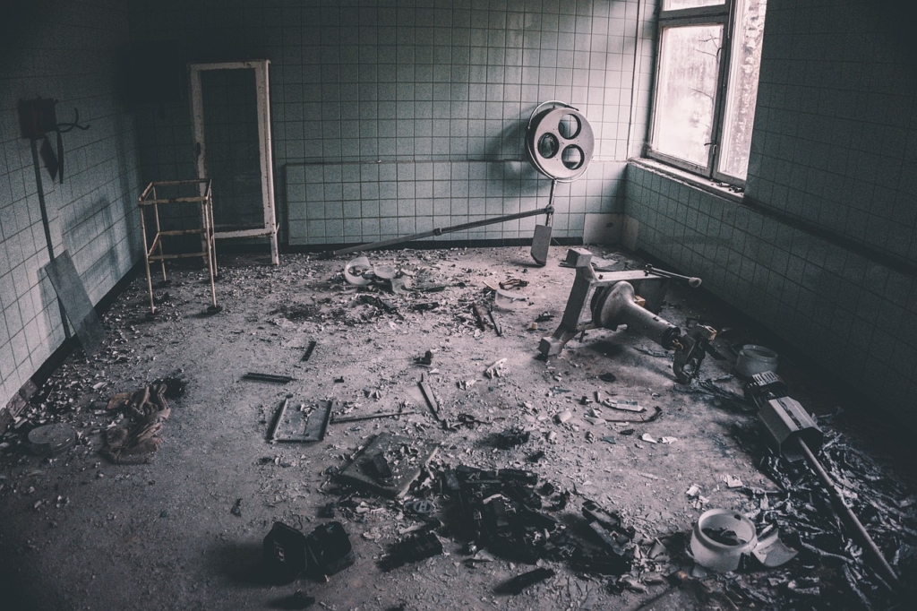 Ruins Destruction Hospital  - victoraf / Pixabay