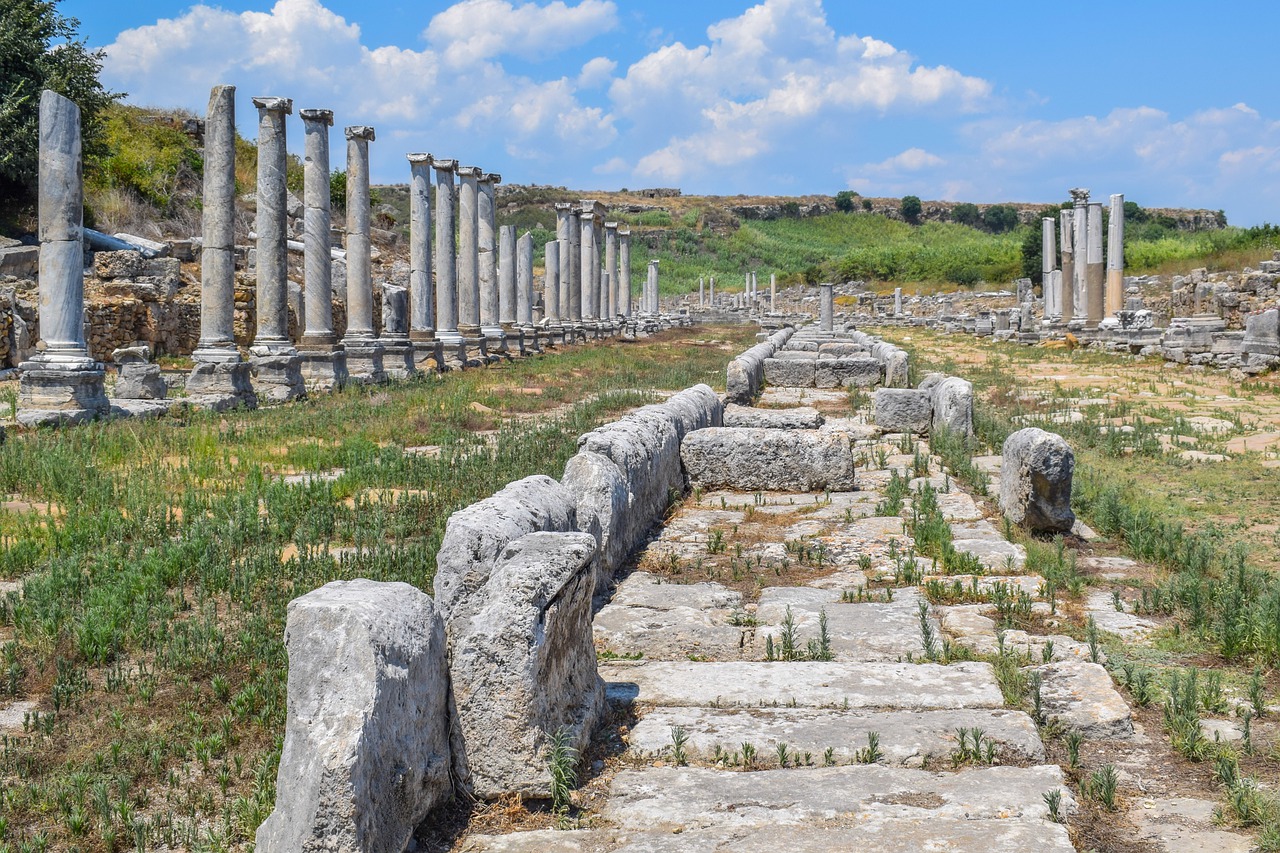 Ruins Stairs Columns Pillars  - Ben_Kerckx / Pixabay