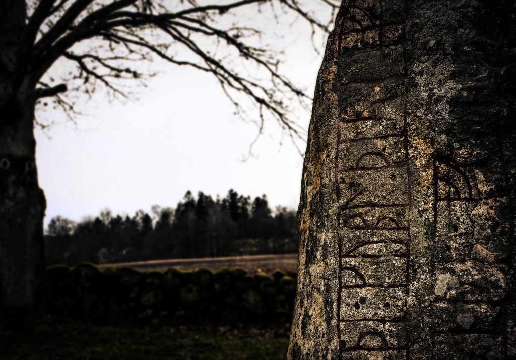 Runestone Runes Inscriptions  - Anders_Mejlvang / Pixabay