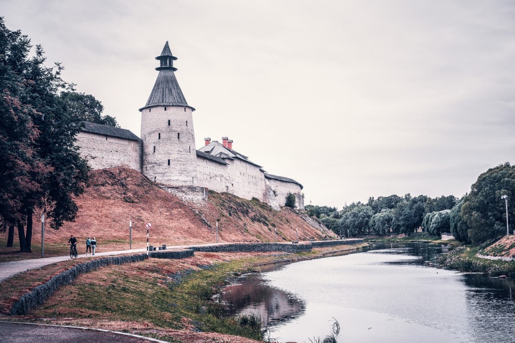 Russia Promenade River Pskov  - arkadiy69 / Pixabay
