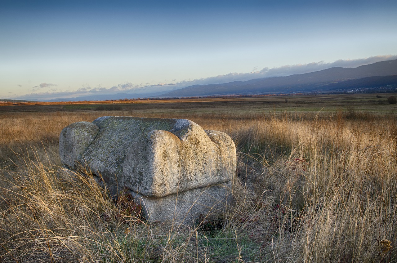 Sarcophagus Tomb Sunset Twilight  - jdblack / Pixabay