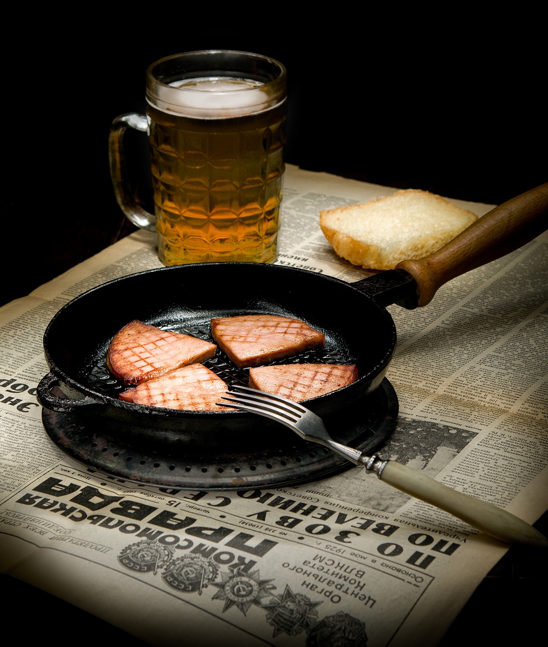 Sausage Beer Fried Roast Newspaper - svitopys / Pixabay
