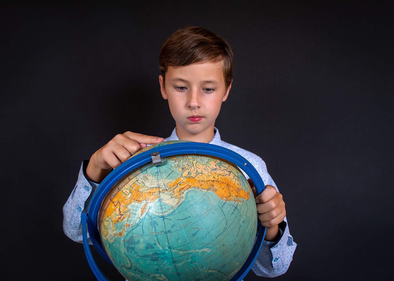 School Boy The Globe World Map  - Vic_B / Pixabay